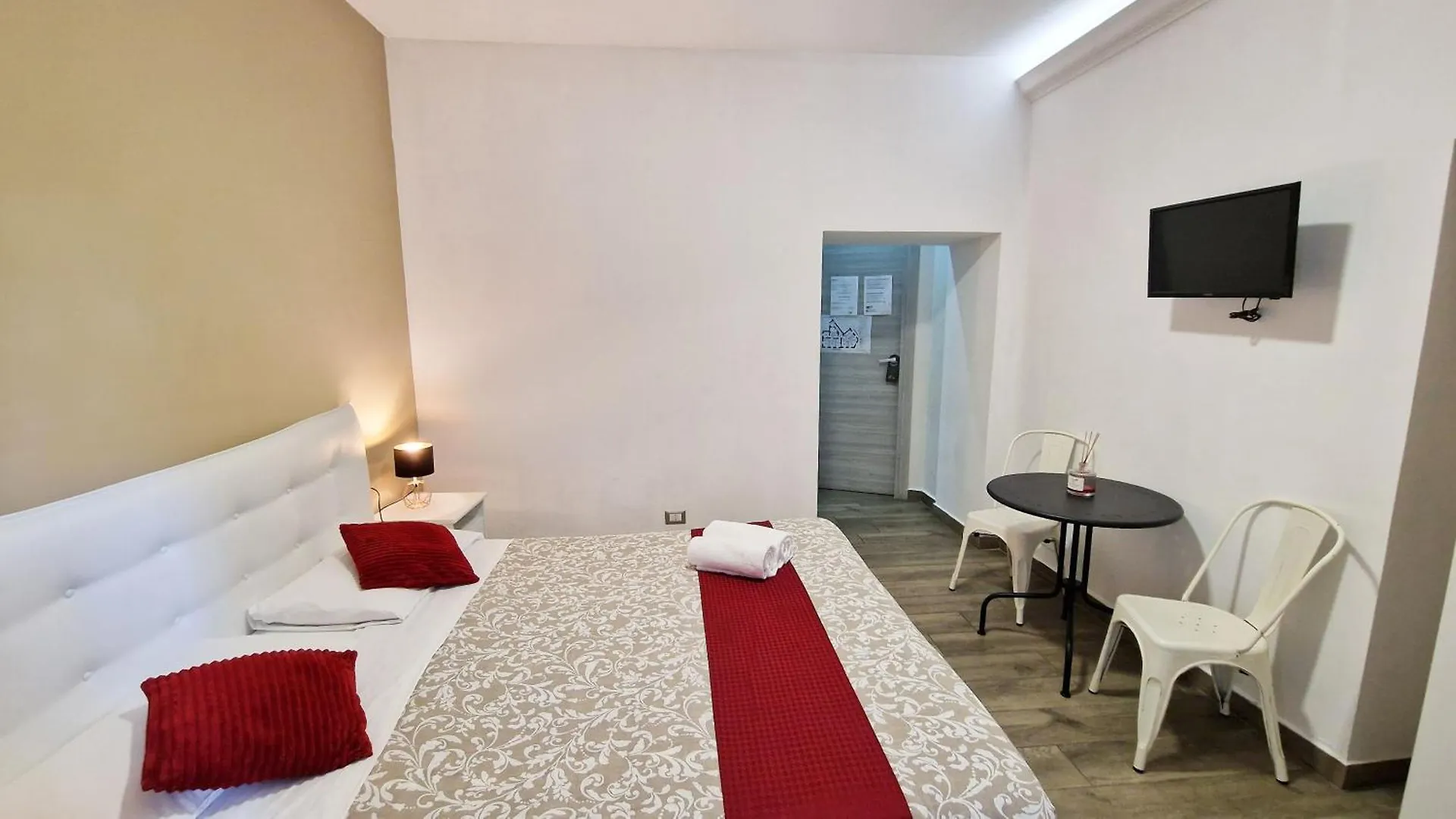 Giulya Guesthouse Rzym 0*,